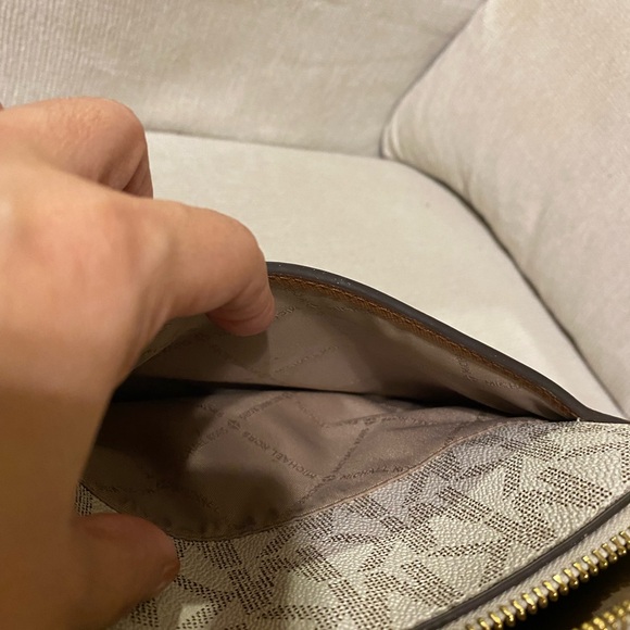 Michael Kors Cream and Tan with Gold accents Crossbody Bag 10”x8” - Picture 11 of 13